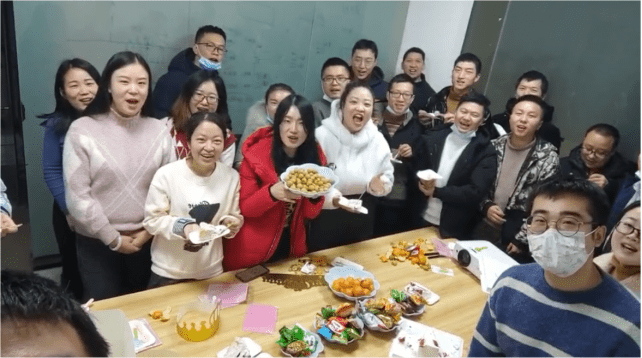 十二(er)月生日(ri)會(hui)丨(gun)在奮鬭歲月裏(li)，感謝有妳